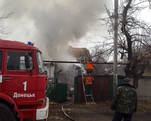 В Азотном Донецкой области расстреляли больницу и училище (фото)