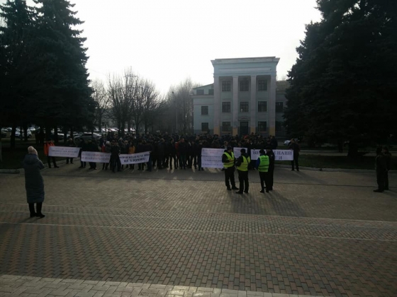Шахтеры вышли на акцию протеста к Донецкой облгосадминистрации	