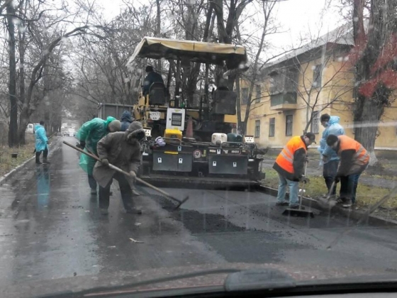 Ремонт дорог в Краматорске осваивают при любых условиях