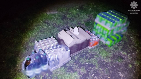 Поліцейські продовжують контролювати заборону на ввезення та реалізацію спиртної продукції