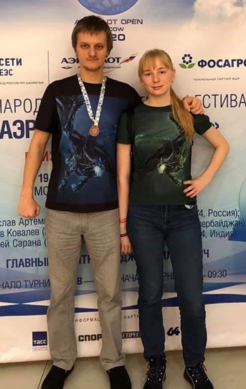 Украинские шахматисты погибли в Москве от &quot;веселящего газа&quot; 