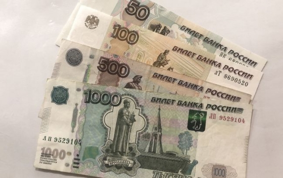 Обвал продолжается. Рубль резко подешевел после открытия торгов в Москве 