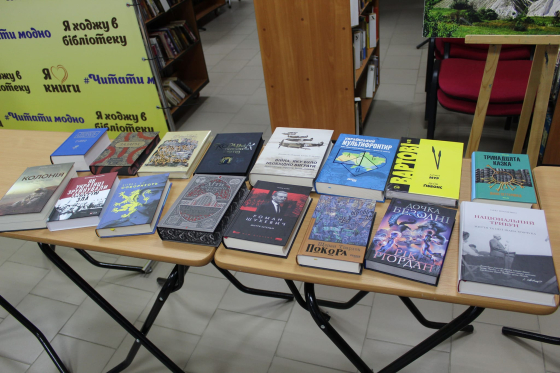 Слов’янська бібліотека отримала сто нових книжок