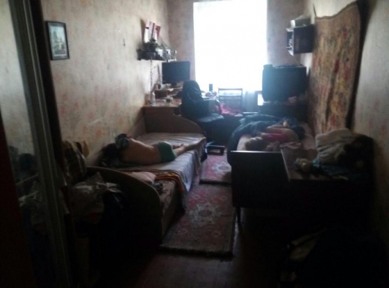 Славянские полицейские привлекают к ответственности женщину, которая в состоянии алкогольного опьянения «потеряла» дочь у соседей