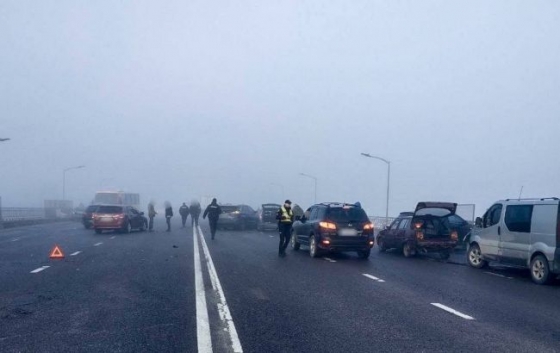 У Львові на мосту трапилась масштабна ДТП за участю 27 авто
