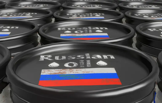 Санкції США змусили судна з російською нафтою змінити курс з Індії — Reuters