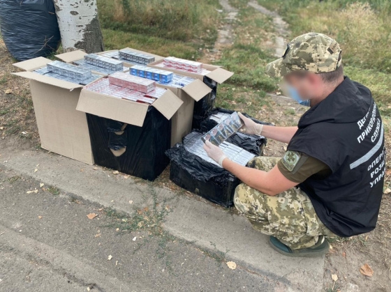 В Дружковке задержан автомобиль с тысячами пачек «левых» сигарет 
