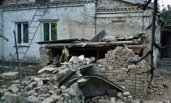 Військові РФ тричі за ніч обстріляли Нікопольський район, саме місто - двічі, пошкоджено до 20 будинків, газогони та лінії електропередач, - Резніченко