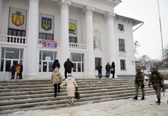 Полицейские Славянска проводят проверку по трем обращениям граждан о нарушениях избирательного процесса