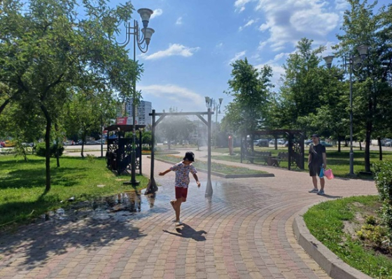 У Києві запрацювали рамки-розпилювачі води