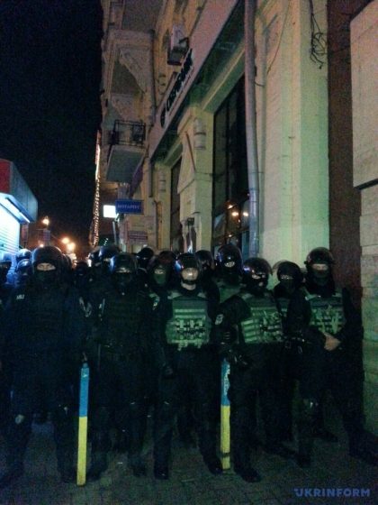 Толпа, разгромившая два учреждения в центре Киева, рассосалась