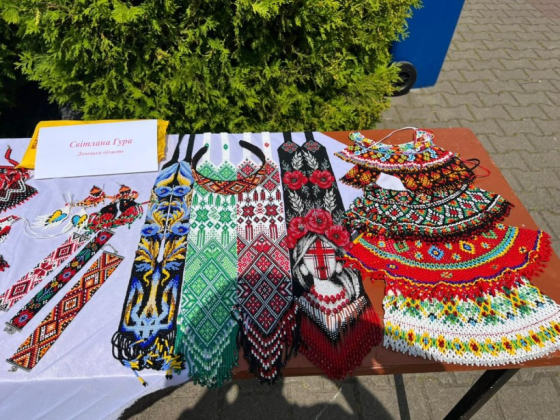 Творчі роботи майстрині з Донеччини представлено на Прикарпатті