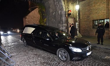 В Польше эксгумировали останки тел Качиньского и его жены
