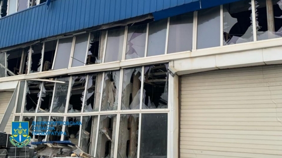 Наслідки падіння уламків російських ракет у Дніпрі: Пошкоджено промислове підприємство та техніку