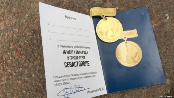 Медали &quot;за выборы&quot; не доехали в Севастополь из-за шторма