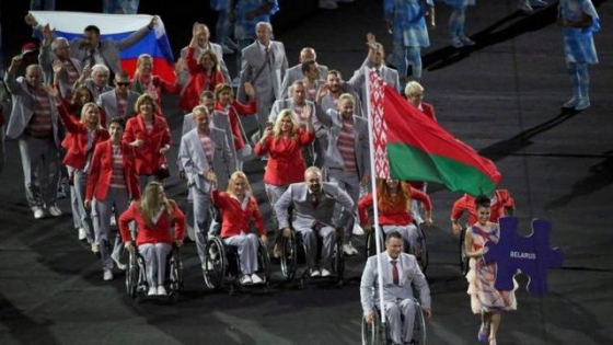Белорусы вышли с российским флагом на открытии Паралимпиады. Будет проведено расследование