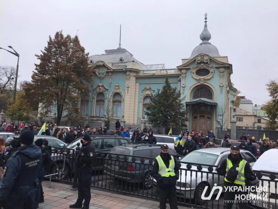 Под Радой митингуют 