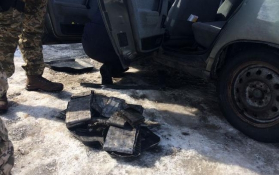 В Донецкой области задержали машину с 300 кг свинца (видео) 