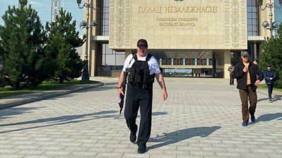 Лукашенко посоветовал гражданам Казахстана встать на колени перед военными