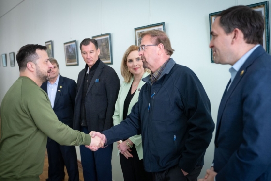 Зеленський зустрівся з делегацією Конгресу США на Чернігівщині: Критично важливо, щоб Конгрес якнайшвидше ухвалив рішення щодо пакету підтримки України
