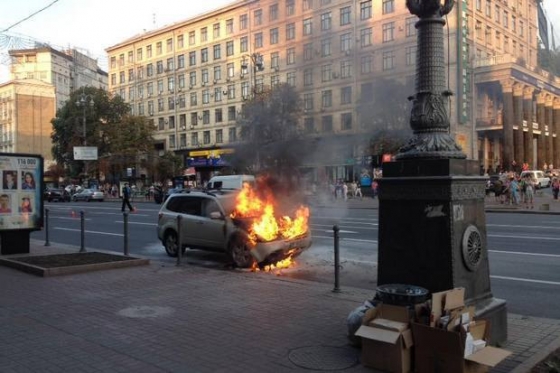 В центре Киева сгорел автомобиль посольства США