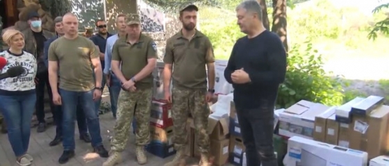 Порошенко передал воинам 10-й ОГШБр комплект видеонаблюдения