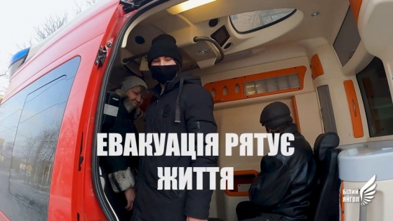 У Бахмуті «Білі Янголи» дістаються до людей крізь зруйновані та палаючі вулиці