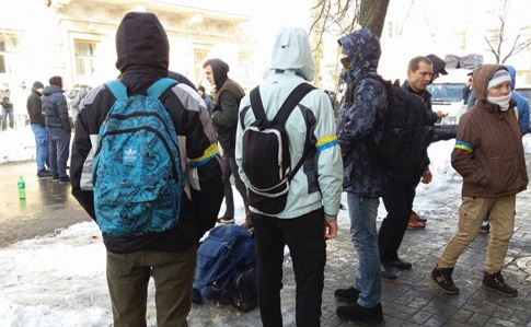 Возле Мариинского парка собирают титушок