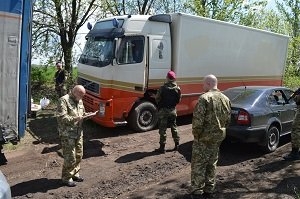  Спасибо, что без «колючки». «Майская гиперактивность» Москаля и «клятвы» Порошенко луганчанам 