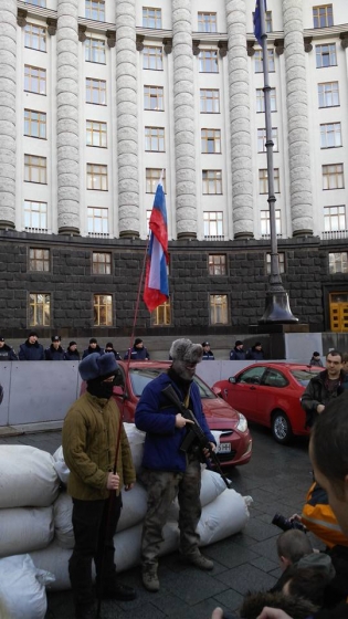 Активисты установили &quot;блокпост&quot; &quot;ДНР&quot; возле Кабмина ( фото) 