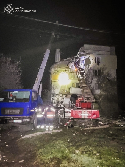 Війська РФ скинули авіабомбу на багатоповерхівку у Куп’янську, загинула жінка