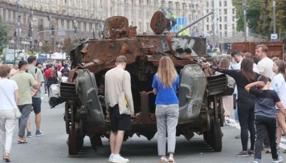 Зеленський про виставку на Хрещатику: «Парад» російської техніки в Україні може бути лише таким