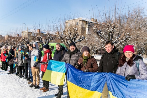 В Краматорске на День Соборности горожане объединились в живую цепь