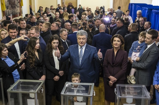 Порошенко проголосовал в Киеве 