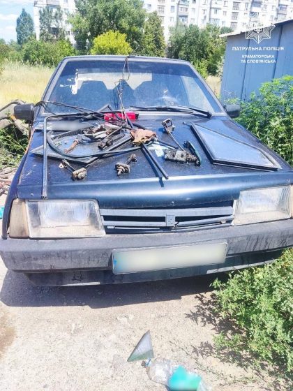 Підозріле та покинуте авто: патрульні продовжують виявляти транспортні засоби у розшуку 
