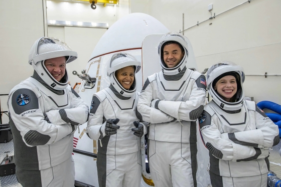 SpaceX 15 сентября запустит на орбиту космических туристов