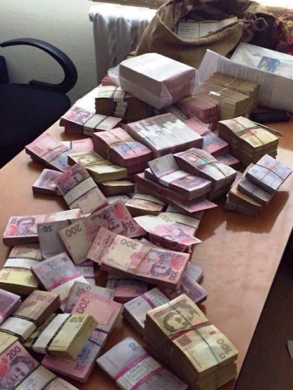 Донецкая прокуратура вскрыла 100-миллионный «конверт», работавший в Киеве и Днепропетровске (фото)
