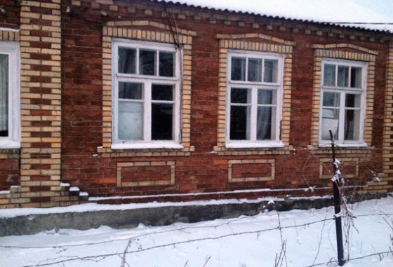 В г. Железное, что вблизи прифронтового г. Торецка в результате обстрела боевиков поврежден дом 