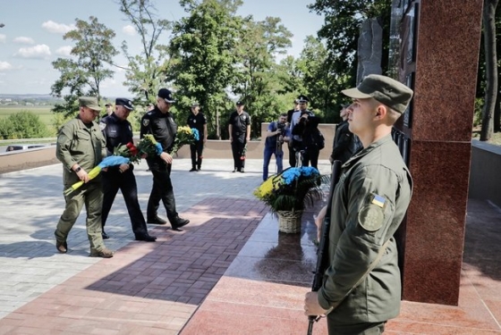 На Донетчине почтили память воинов, погибших в сбитом наемниками РФ под Славянском вертолете в 2014 году, - МВД
