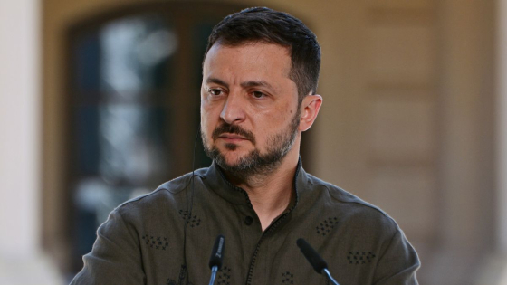 Зеленський має знизити мобілізаційний вік, щоб заслужити підтримку Заходу, - Bloomberg