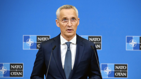 Ядерні погрози Путіна не повинні стримувати НАТО від допомоги Україні, - Столтенберг