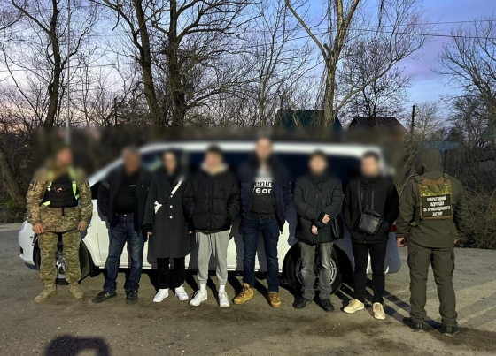ГПСУ: На границе взяли бусик с мужчинами, купившими за $8000 &quot;проезд&quot; и документы