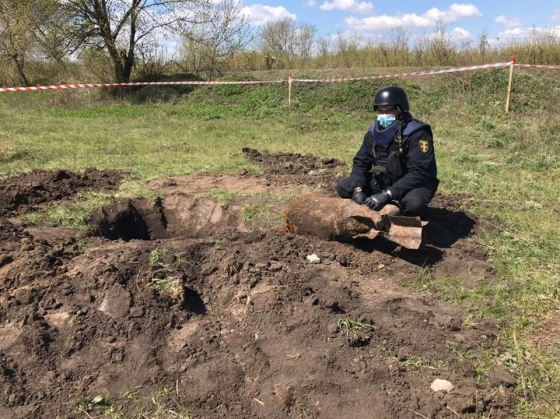 На Донетчине нашли и обезвредили авиационную бомбу 