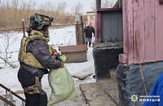 З розбитого ворогом будинку на Лиманщині «Білі янголи» евакуювали двох жінок