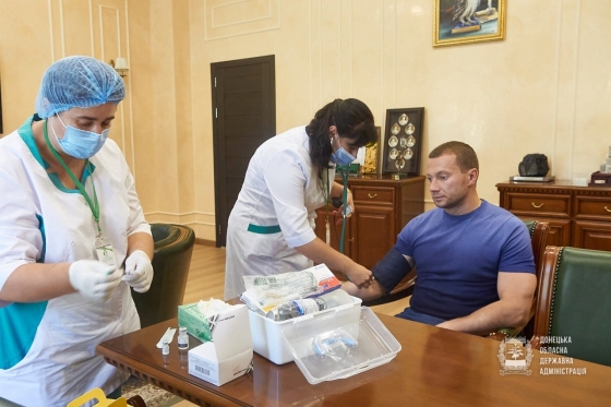 Глава Донетчины получил вторую дозу COVID-вакцины 