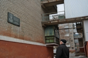 Установлена новая мемориальная доска памяти освободителя Краматорска В.А. Подлесного