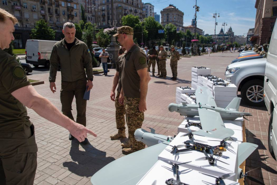 500 FPV, 25 вантажівок та 3 БПЛА &quot;Лелека&quot; передали двом підрозділам ЗСУ від громади Києва