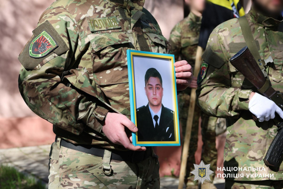 Навіки 22 роки: на Донеччині попрощалися з бійцем стрілецького батальйону Дмитром Єфремовим