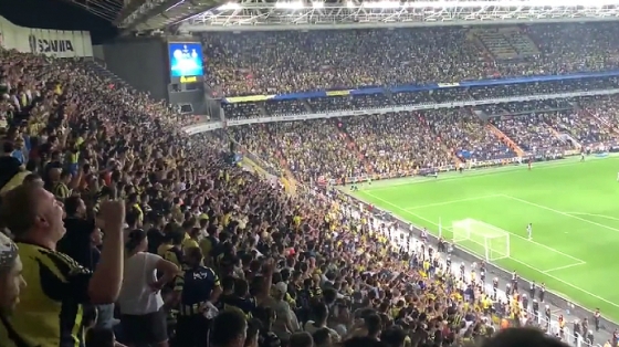 Фани &quot;Фенербахче&quot; скандували ім&#039;я Путіна: Луческу не вийшов на пресконференцію