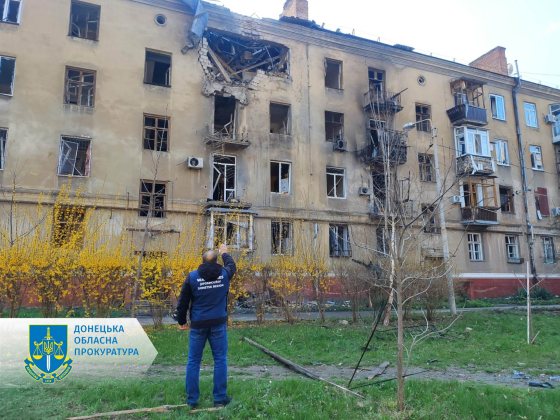 Війська рф поцілили по багатоквартирному будинку в Краматорську – розпочато розслідування за фактом поранення 3 цивільних, серед яких дитина